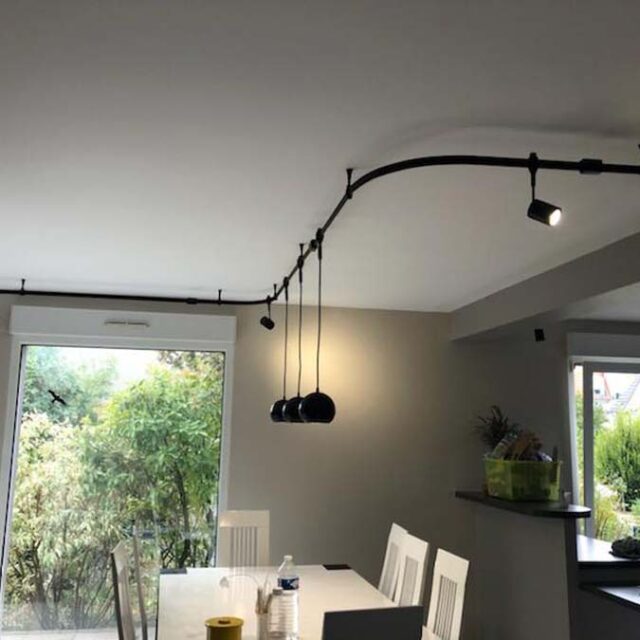 edefc1fc01b7e3e1dab9a7b6e1bcc977_pose_luminaire_sur_rail_lauterbourg-