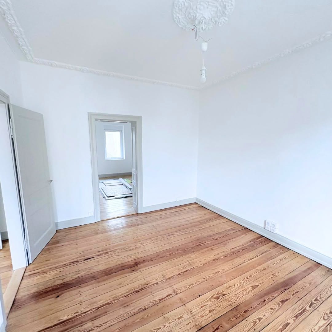 Détail des finitions et volumes de l'appartement rénové à Strasbourg